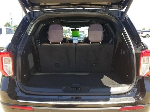 Certified 2023 Ford Explorer Platinum w/ Technology Package AWD/4WD image 4
