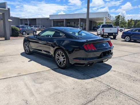 Used 2017 Ford Mustang Coupe RWD image 6