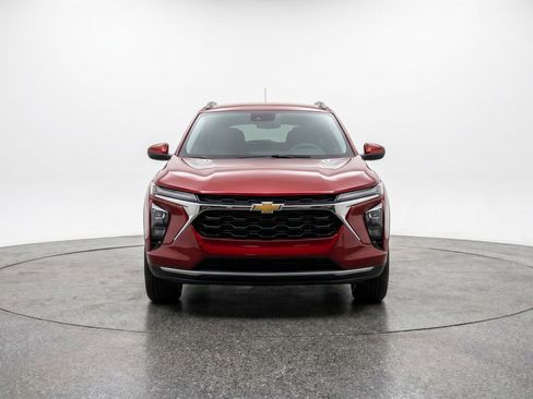 Used 2025 Chevrolet Trax LT w/ LT Convenience Package FWD image 2