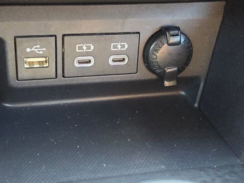 Used 2023 Toyota Highlander LE FWD image 25