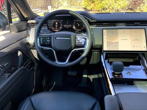 Used 2025 Land Rover Range Rover Sport image 5