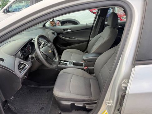Used 2019 Chevrolet Cruze LS w/ LS Convenience Package FWD image 22