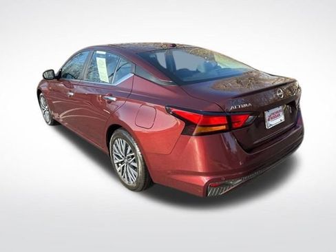 Used 2024 Nissan Altima 2.5 SV image 3