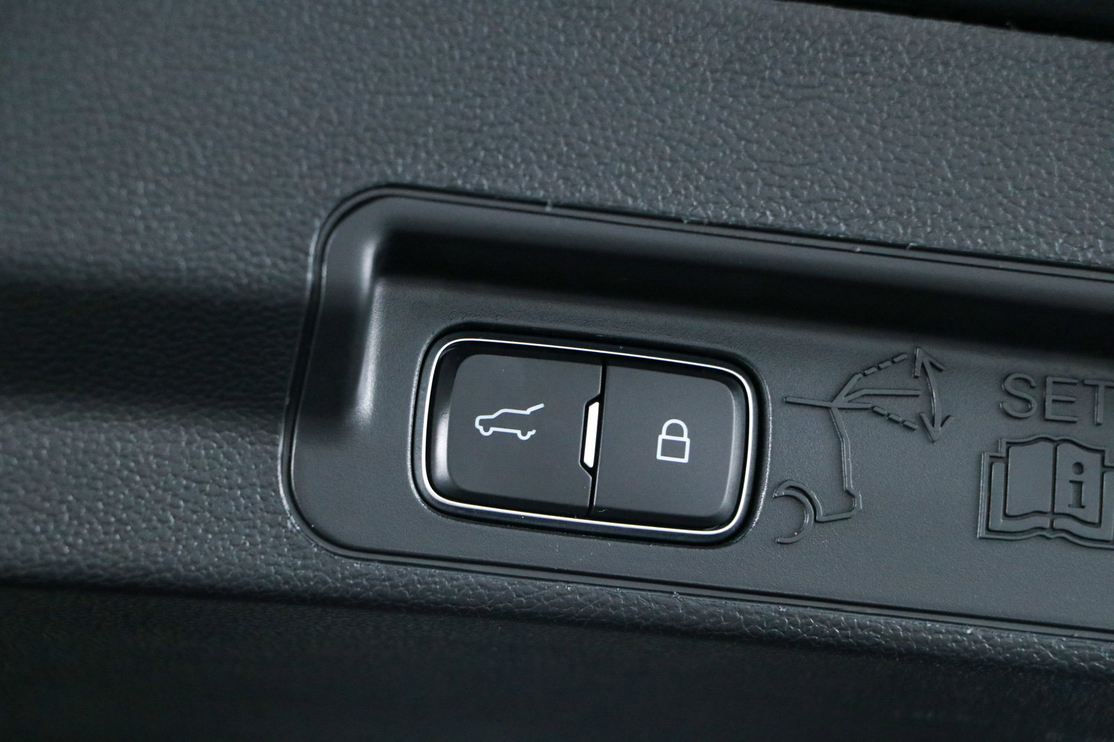 Used 2020 Ford Explorer ST w/ Premium Technology Package AWD/4WD image 32