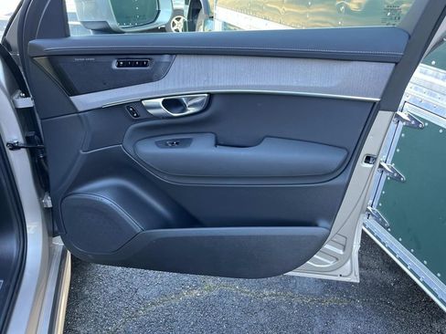 Used 2025 Volvo XC90 B6 Ultra image 23