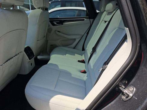 Used 2024 Porsche Macan AWD/4WD image 10