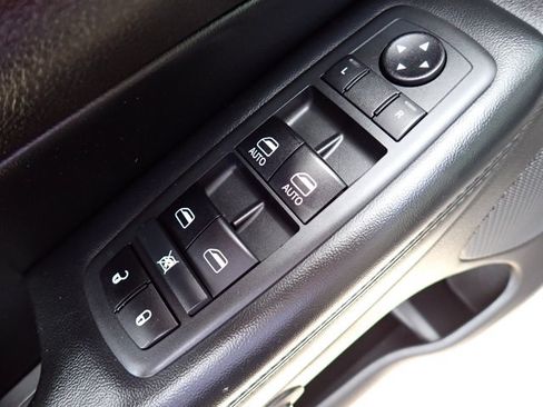 Used 2020 Jeep Grand Cherokee Limited AWD/4WD image 17