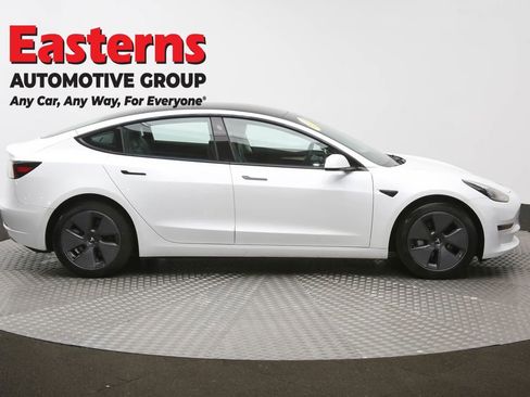 Used 2023 Tesla Model 3 Standard Range image 4