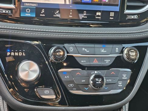 New 2026 Chrysler Pacifica Limited w/ S Appearance Package image 21