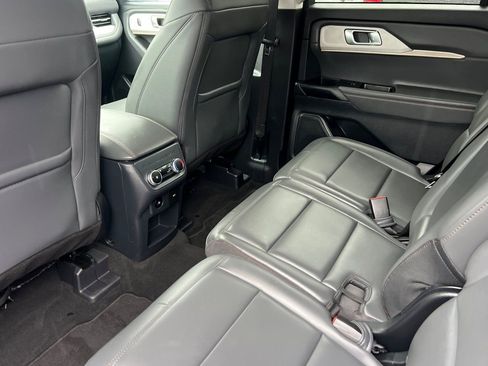 Used 2025 Ford Explorer Active w/ Active Comfort Package image 12