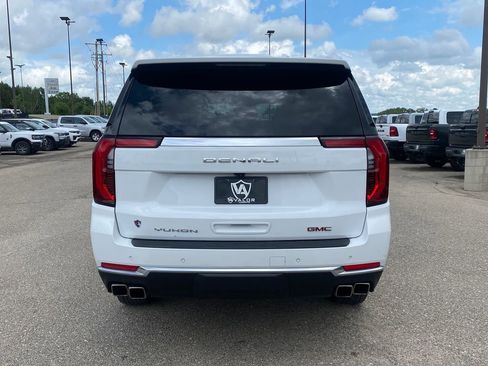 Used 2025 GMC Yukon XL Denali AWD/4WD image 5