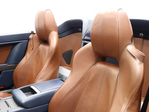 Used 2014 Aston Martin V8 Vantage Roadster image 14