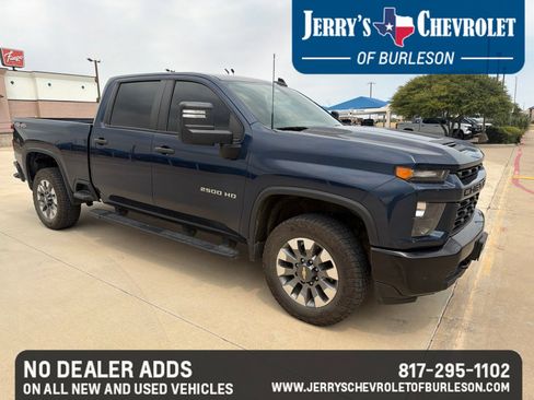 Used 2022 Chevrolet Silverado 2500 Custom w/ Custom Value Package AWD/4WD image 2