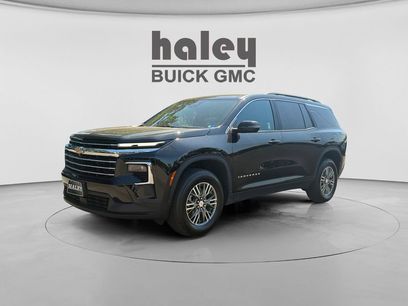 Used 2025 Chevrolet Traverse LT