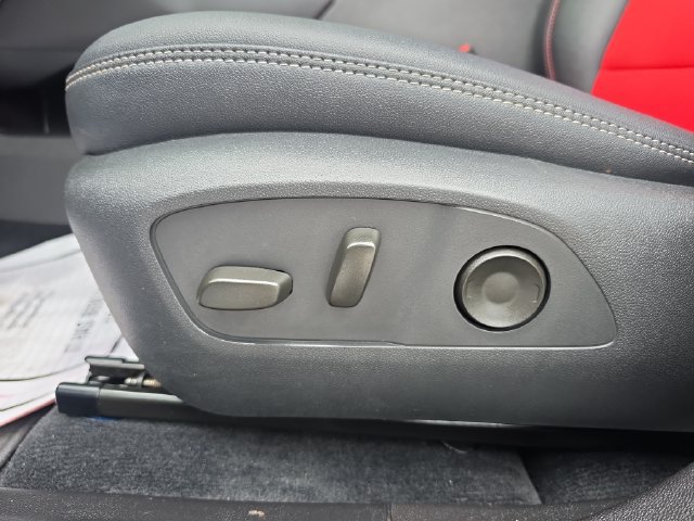 Certified 2025 Chevrolet Equinox EV RS FWD image 19