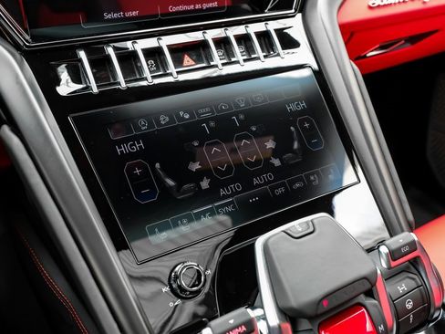Used 2022 Lamborghini Urus image 23