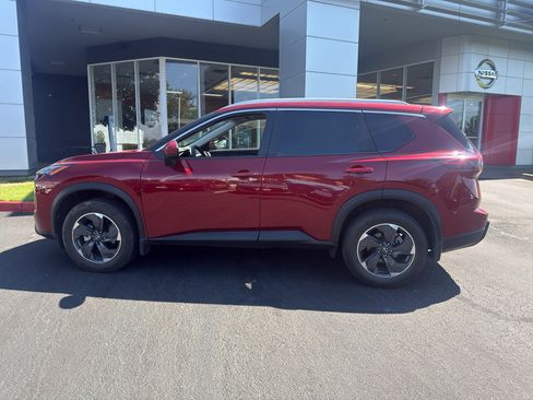 Certified 2024 Nissan Rogue SV w/ SV Premium Package AWD/4WD image 8