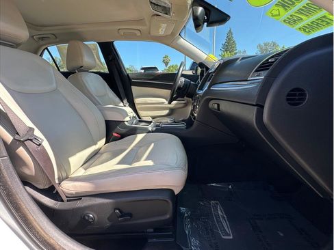 Used 2016 Chrysler 300 Limited RWD image 11