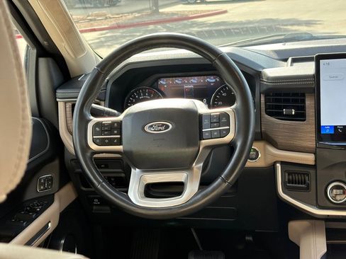 Used 2024 Ford Expedition Limited image 27