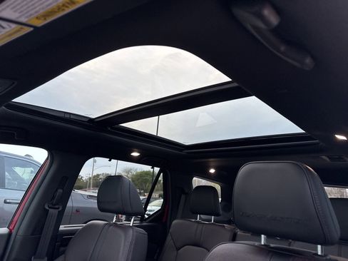 Used 2025 Honda Pilot Black Edition image 10