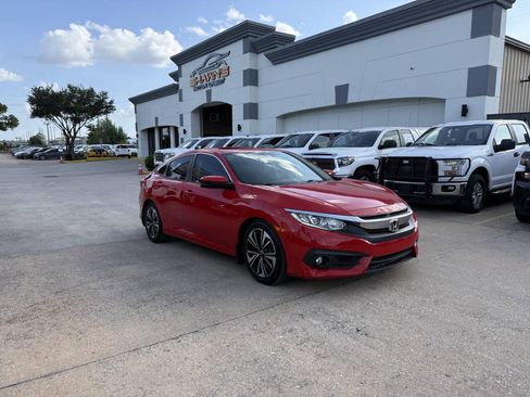 Used 2018 Honda Civic EX-T image 2
