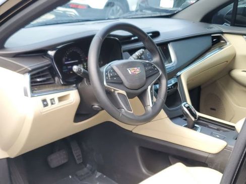 Used 2017 Cadillac XT5 FWD w/ LPO, Wheel Lock Package image 9