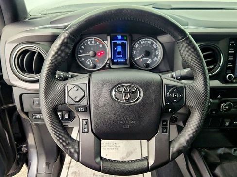 Used 2020 Toyota Tacoma TRD Off-Road w/ Blackout Package AWD/4WD image 13