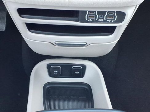 Used 2021 Chrysler Pacifica Touring-L image 26