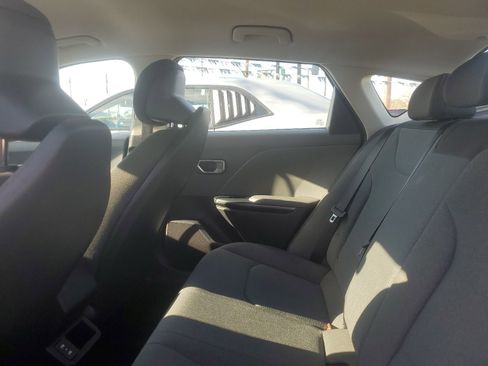 Used 2025 Kia K4 LXS image 12