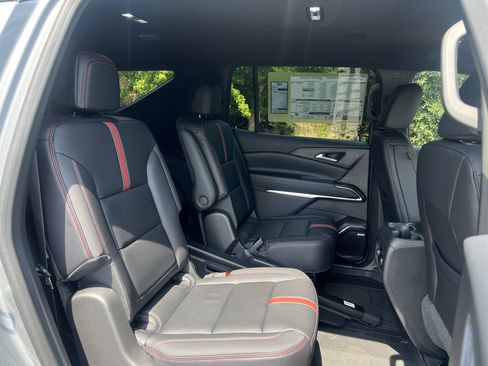 New 2026 Chevrolet Traverse RS FWD image 35