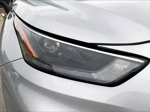 Used 2023 Toyota Highlander L AWD/4WD image 32