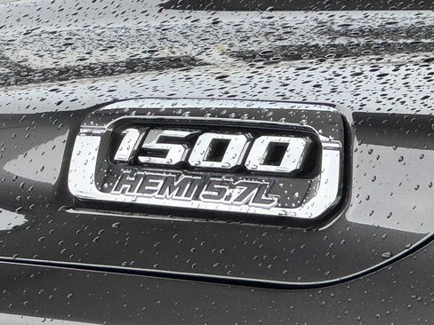 Used 2019 RAM 1500 Laramie AWD/4WD image 5