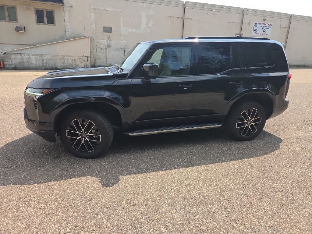 Used 2024 Lexus GX 550 w/ Accessory Package (2T) AWD/4WD image 3