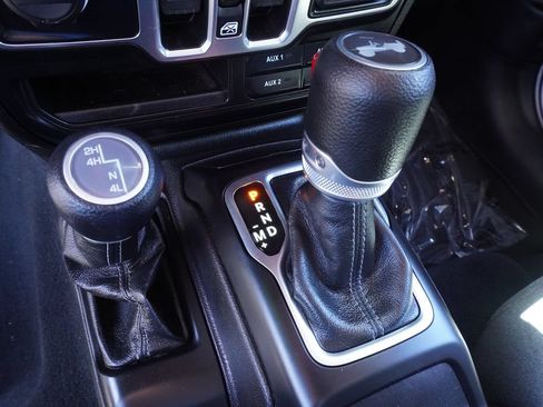 Used 2024 Jeep Wrangler Unlimited Sport AWD/4WD image 21
