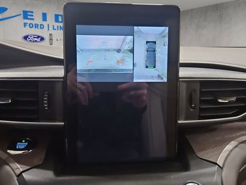 Used 2020 Ford Explorer Platinum w/ Premium Technology Package image 17