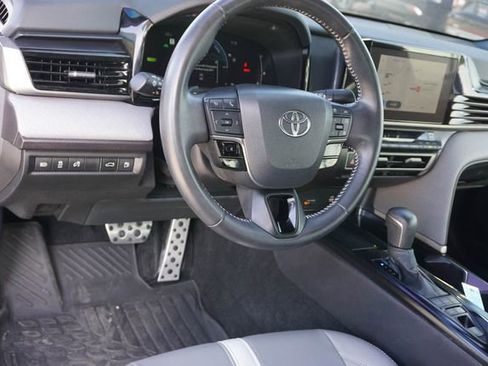 Used 2025 Toyota Camry SE w/ Convenience Package image 11