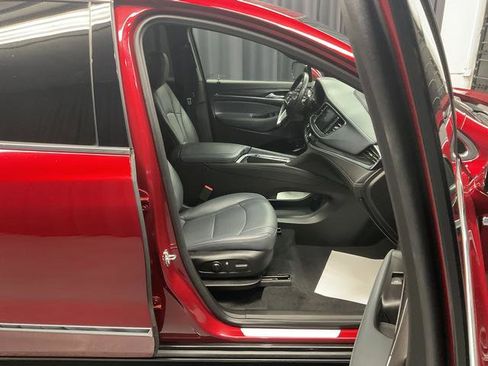 Used 2023 Buick Enclave Essence image 17