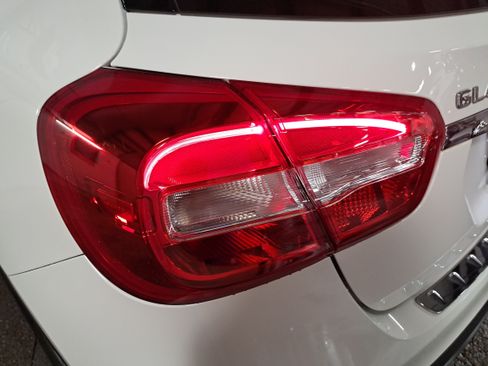 Used 2018 Mercedes-Benz GLA 250 4MATIC image 35
