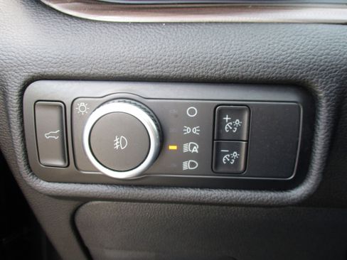 Used 2024 Ford Explorer Limited w/ Limited Technology Package AWD/4WD image 37