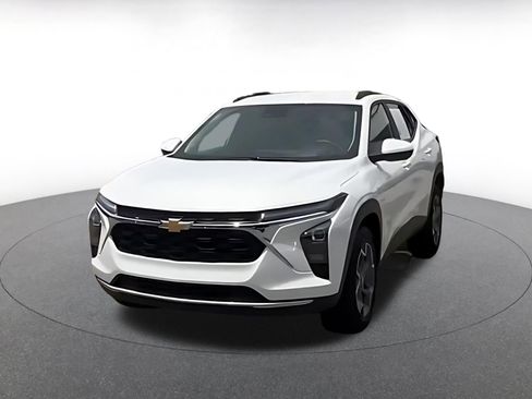 Used 2025 Chevrolet Trax LT FWD image 7