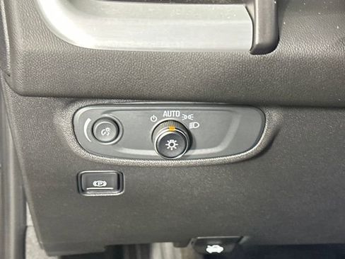 Used 2023 GMC Terrain SLE w/ Driver Convenience Package image 19