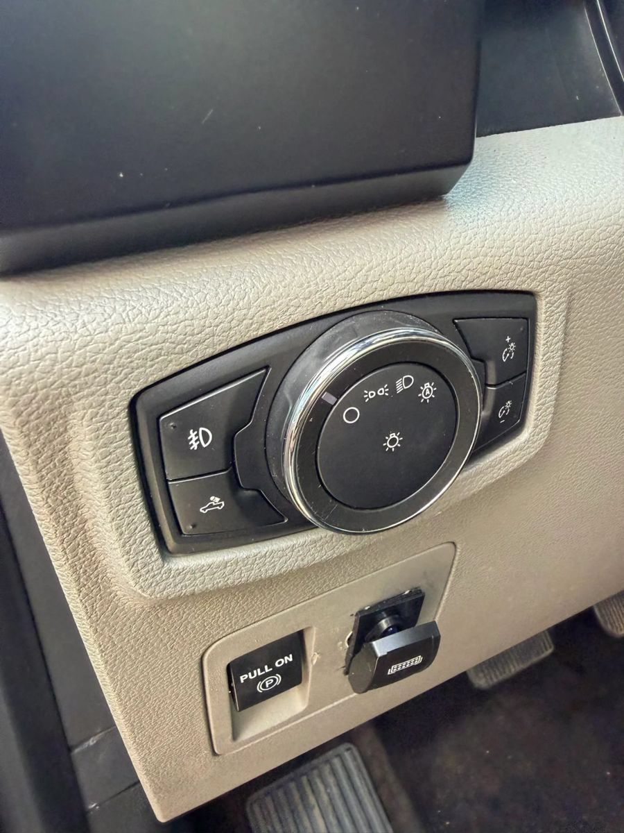 Used 2017 Ford F150 XL w/ Equipment Group 101A Mid AWD/4WD image 15