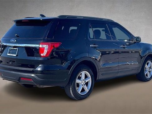 Used 2018 Ford Explorer FWD image 2