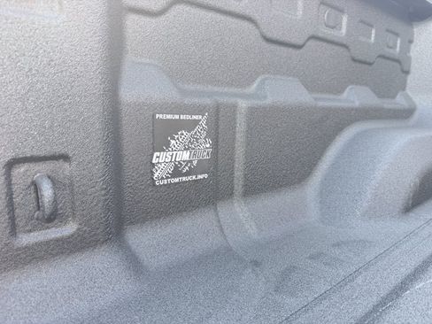Used 2024 GMC Canyon AT4 w/ AT4 Premium Package AWD/4WD image 10