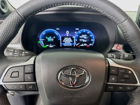 Used 2025 Toyota Sienna Platinum image 15