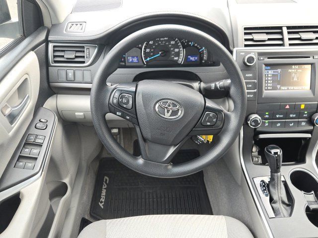 Used 2015 Toyota Camry LE FWD image 2