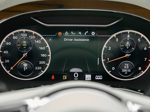 Certified 2023 Bentley Flying Spur V8 AWD/4WD image 31
