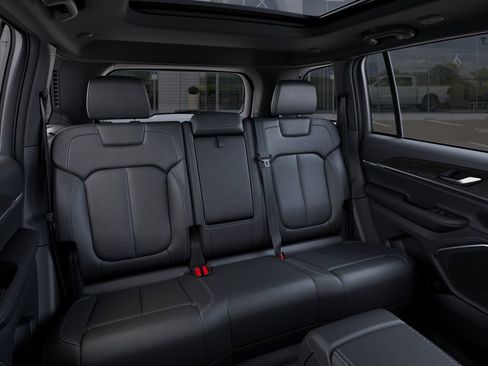 New 2025 Jeep Grand Cherokee Limited w/ Black Appearance Package AWD/4WD image 16