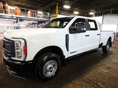 Used 2023 Ford F250 XL AWD/4WD image 3