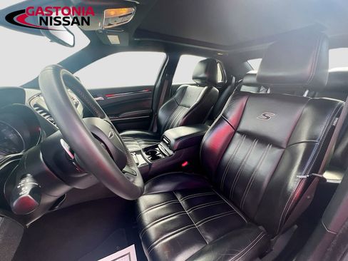 Used 2023 Chrysler 300 S image 27